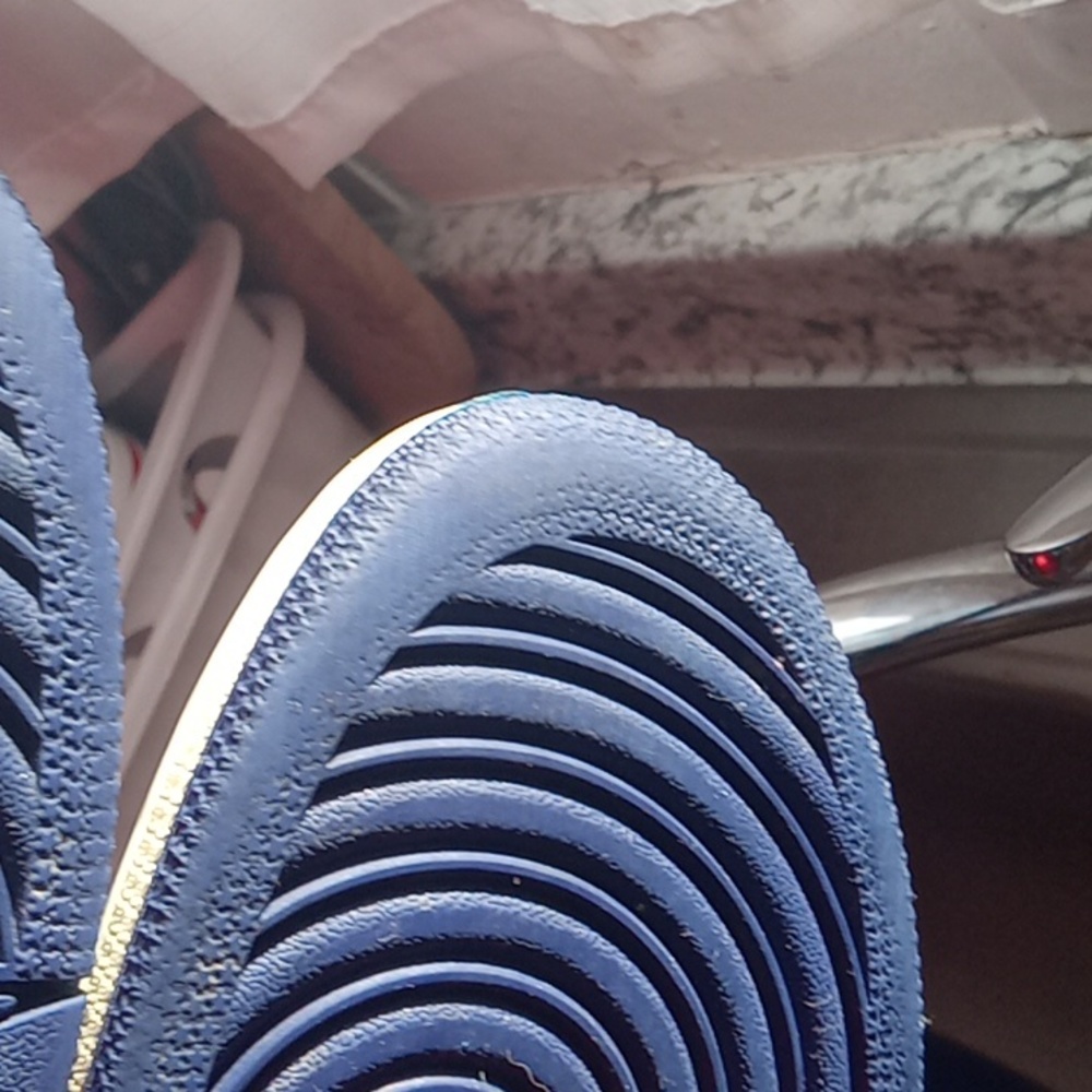 Air Jordan 1 High it's an old colorway I think it's called m.nightnavy,red,sail - Picture 14 of 14